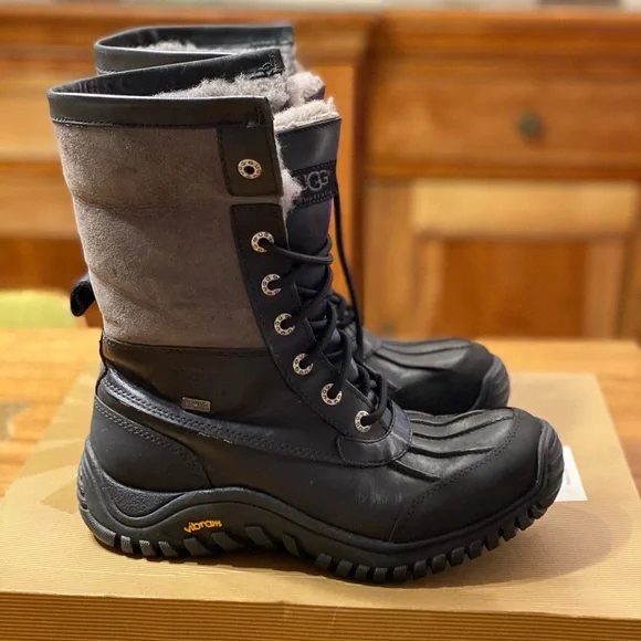 UGG boots - Picture 1 of 16